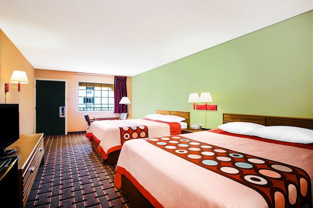 Americas Best Value Inn Darien 12/38
