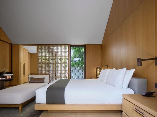 Courtyard, Suite, King Bed