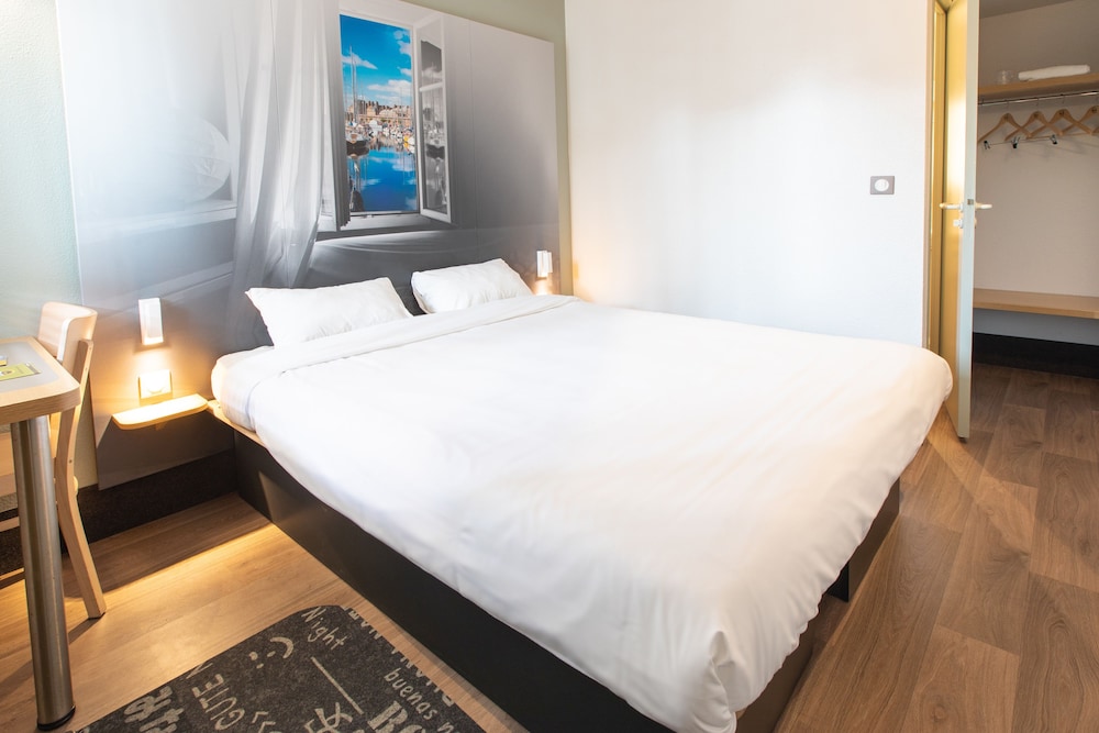 ROOM, DOUBLE BED