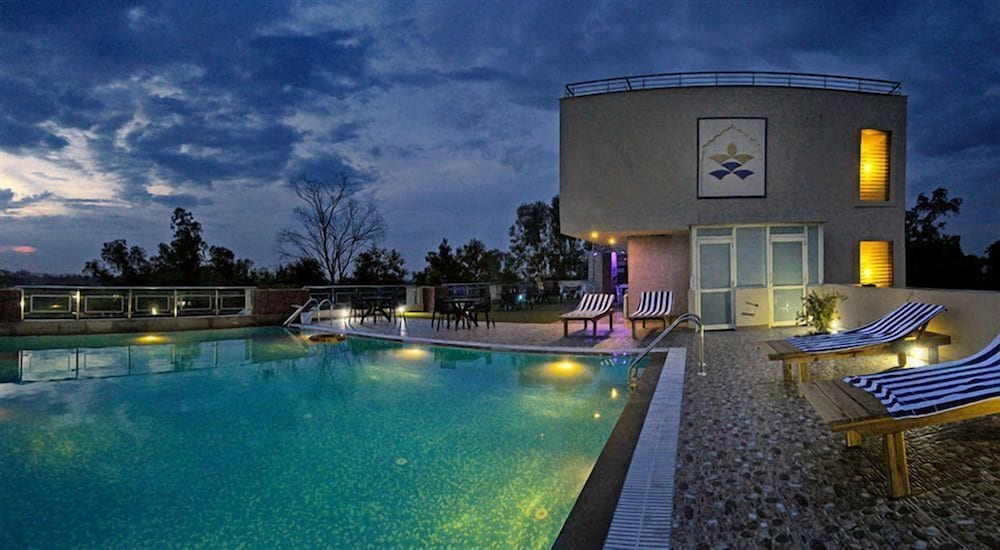 Hotel Atulyaa Taj 42/48