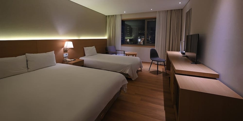 SUPER, DELUXE, TWIN BEDS
