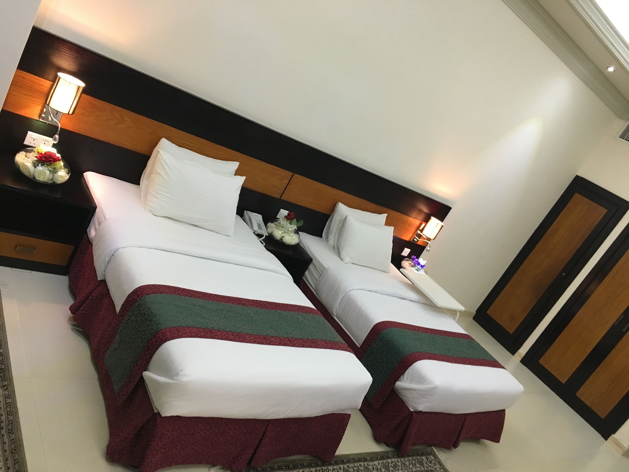 ROOM, TWIN BEDS