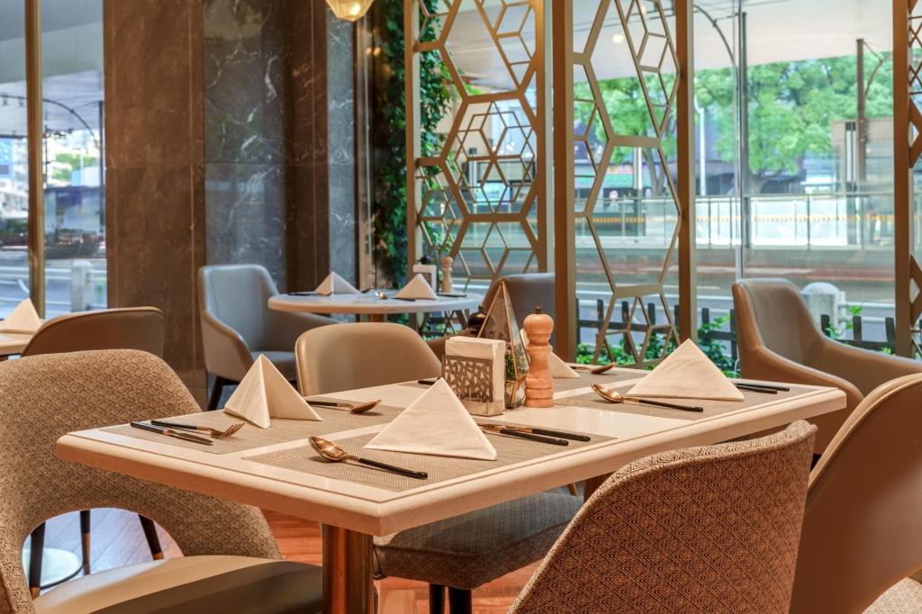 Yitel Premium(Shanghai Zhongshan Park) 37/50