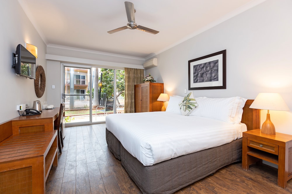 Room, King and Twin Beds, Pool Side
