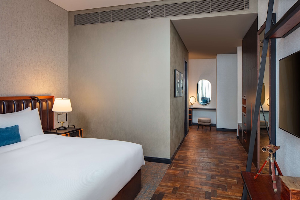 PRESIDENTIAL, SUITE