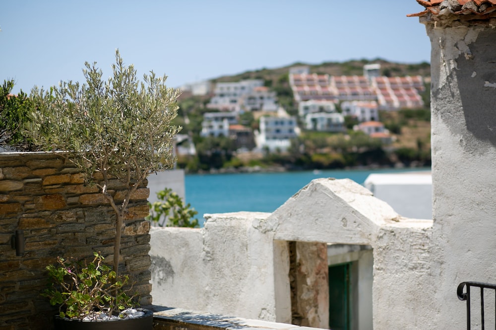 KRINOS SUITES HOTEL 37/50