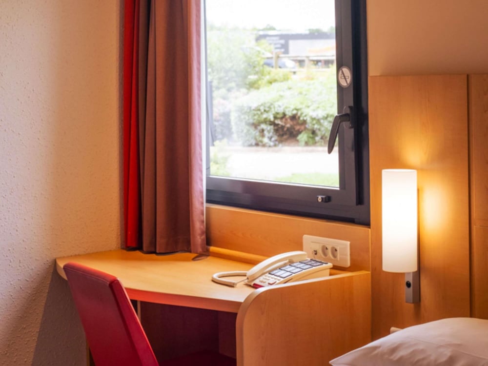 Ibis Guingamp - Coeur De Bretagne 28/63