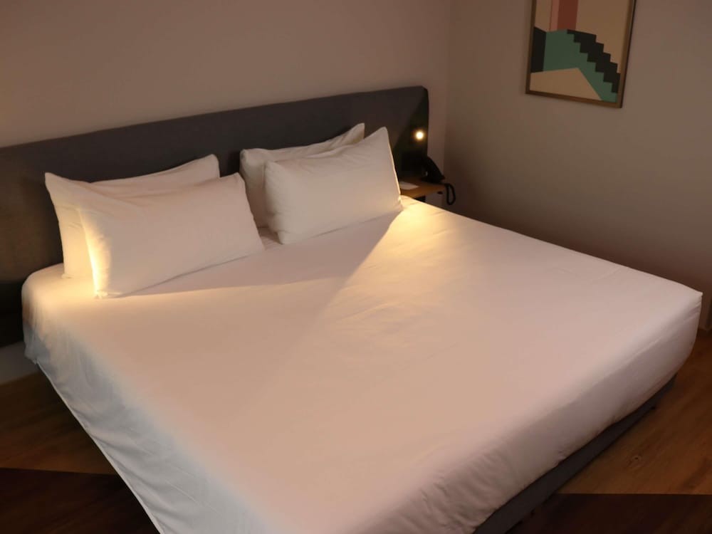 SUPERIOR, KING BED