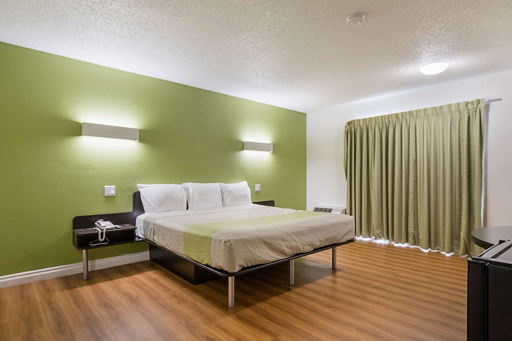 Motel6 Santa Maria, CA - South 24/56