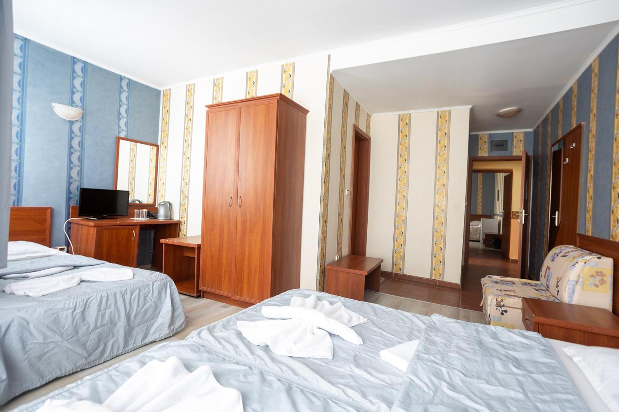 LOTOS HOTEL 25/61