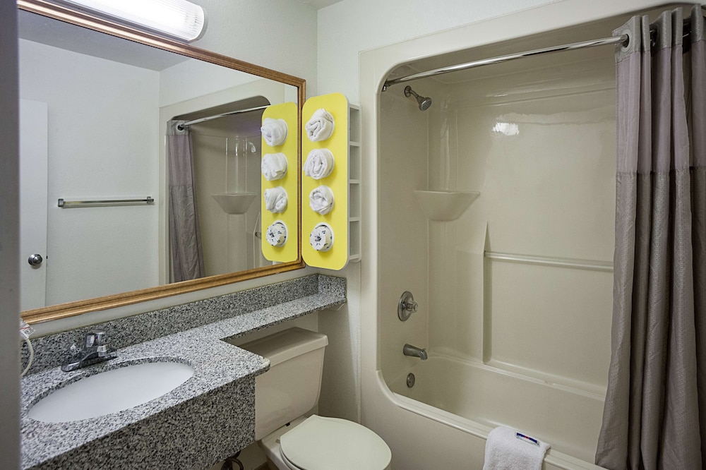Motel6 Binghamton, NY 49/53