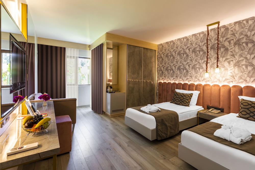 Club Hotel Turan Prince World 12/50
