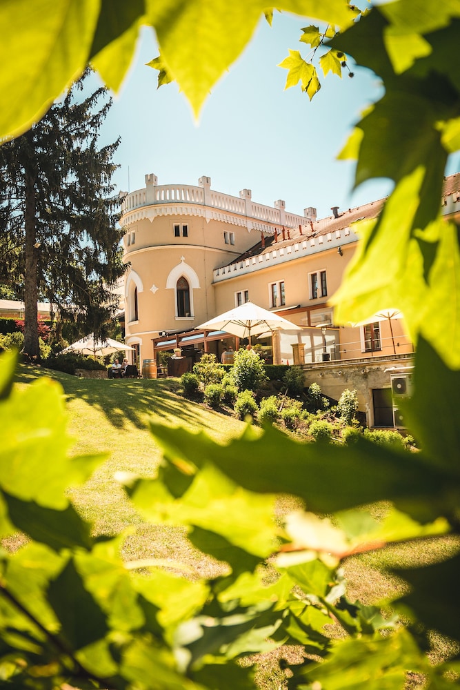 Chateau St Havel Wellness Hotel 69/71