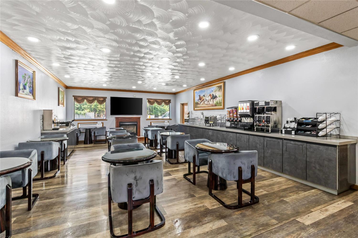 Super 8 by Wyndham Uniontown PA 17/29