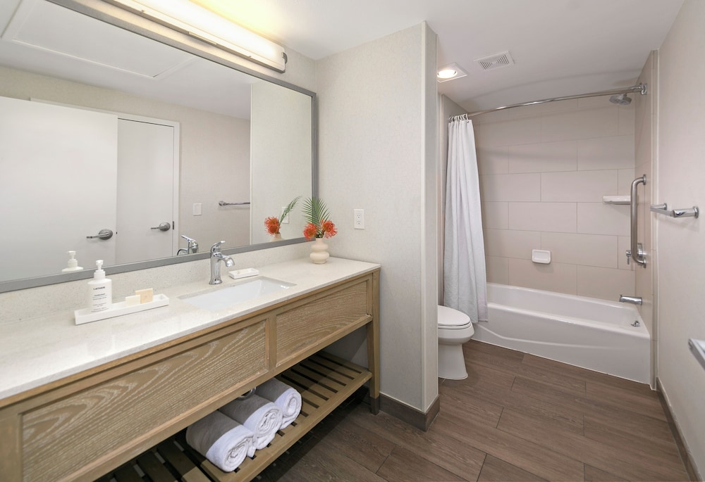 Lanai, Premium, Suite, King Bed, Pool View، The Wayfarer San Diego 4/4
