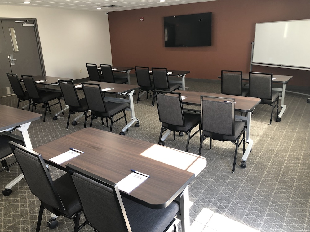 Candlewood Suites Fort Wayne by IHG 33/50