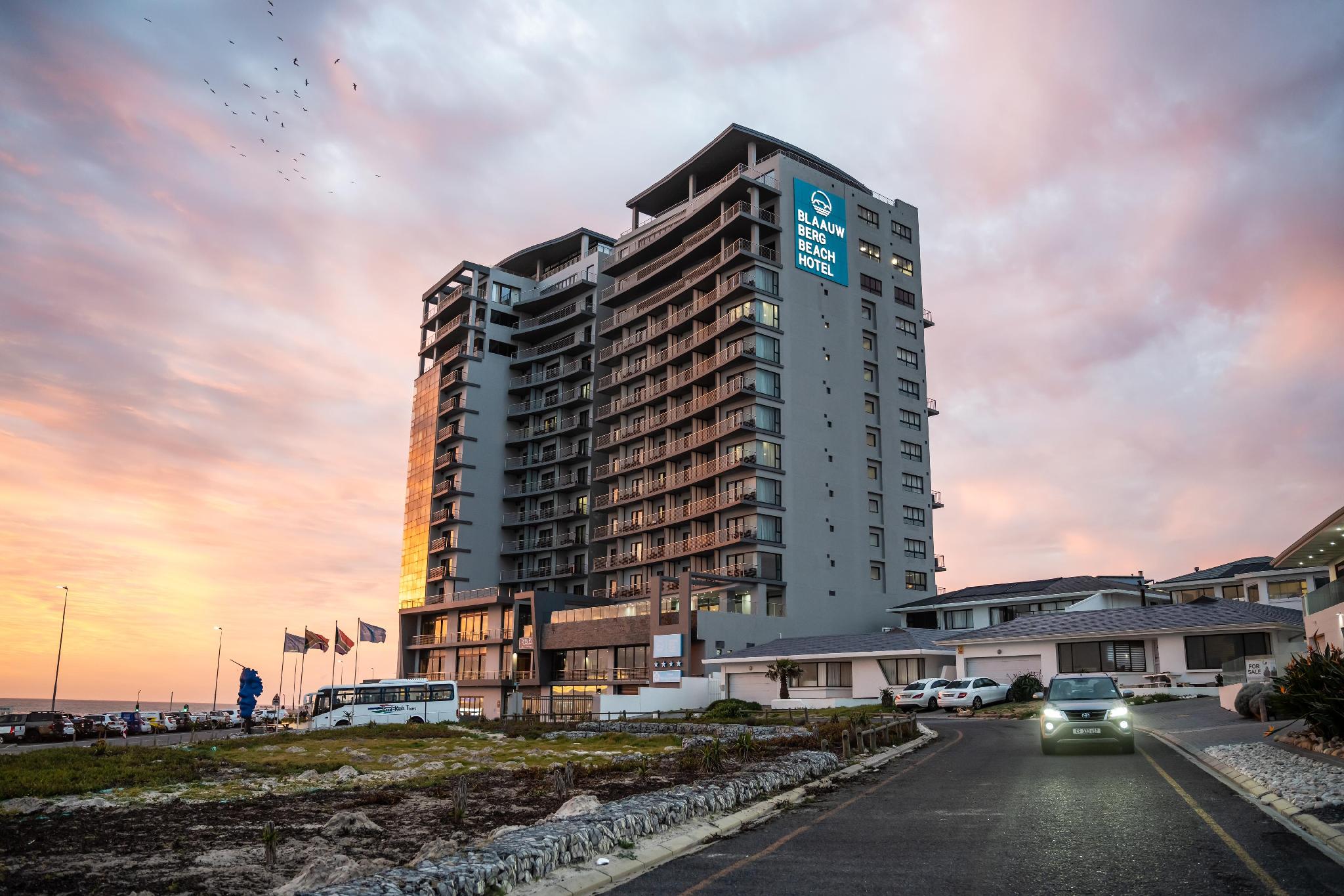 Blaauwberg Beach Hotel in CAPE TOWN - WESTERN CAPE