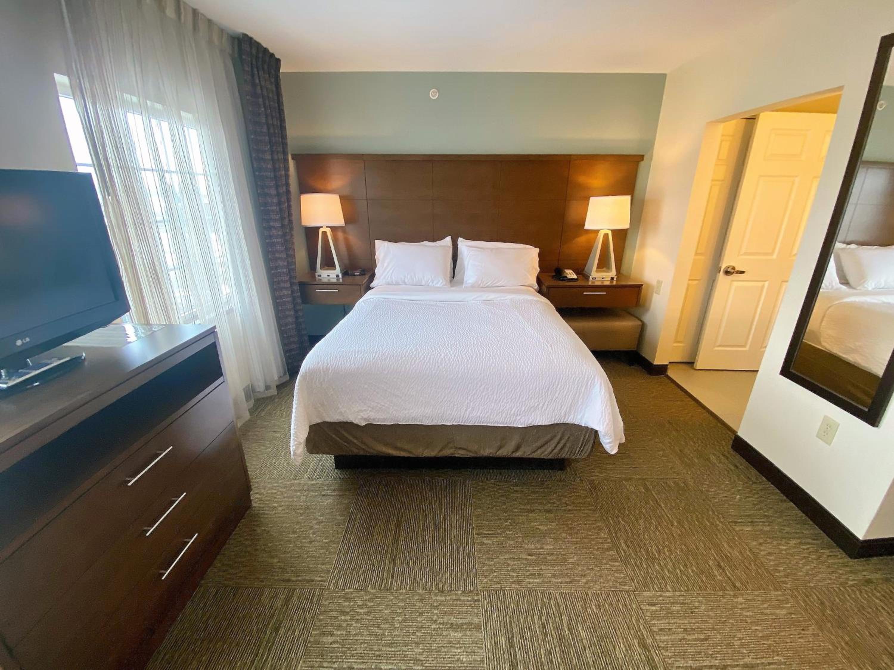 Studio, Suite, River View