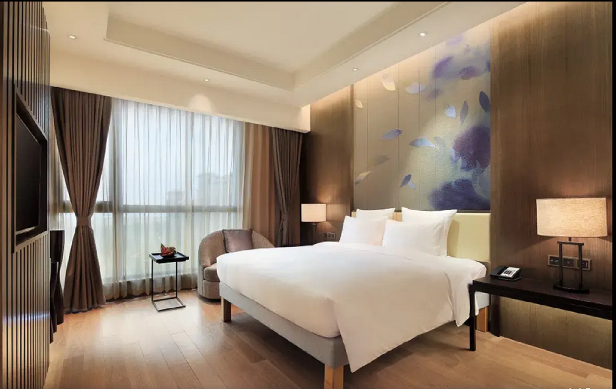 DELUXE, KING BED, GARDEN SIDE