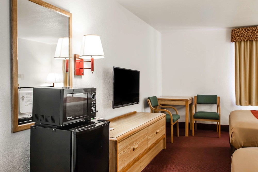 Econo Lodge Truman Inn 42/48