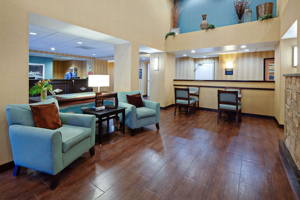 Hampton Inn Suites Agoura Hill 33/46
