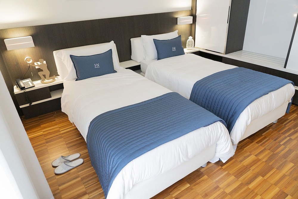 ROOM, DOUBLE OR TWIN BED