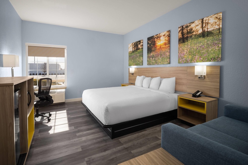 Days Inn by Wyndham Dodge City 25/56