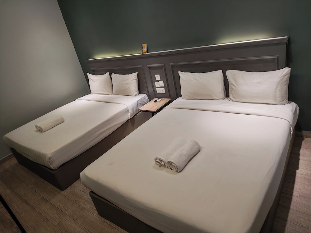 Super, Deluxe, Family, 2 Queen Beds