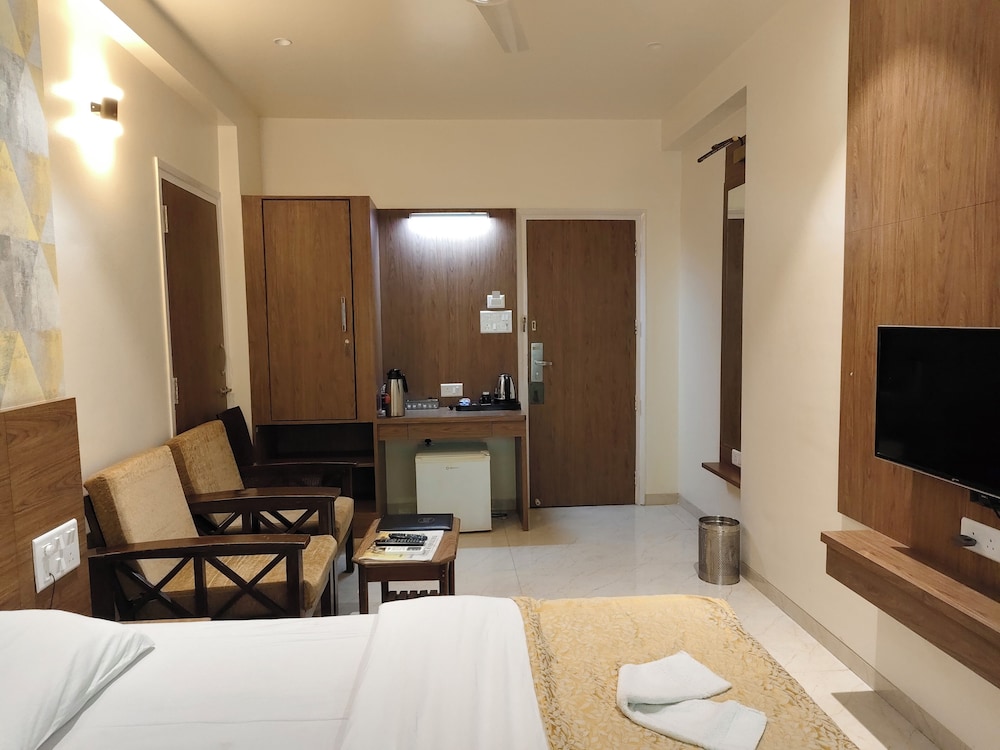 Hotel Shreyas 16/40