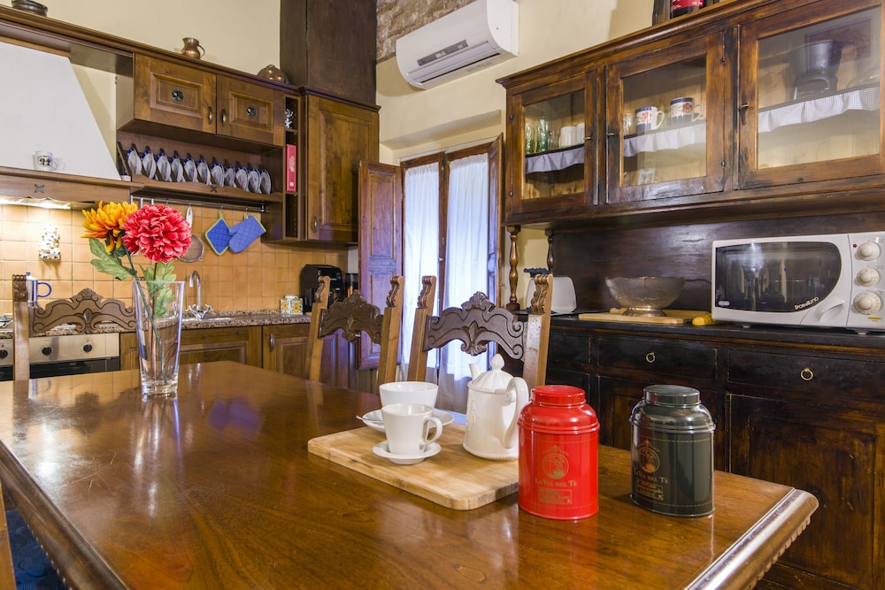 Florence Ariento Romantic Apartment 23/32