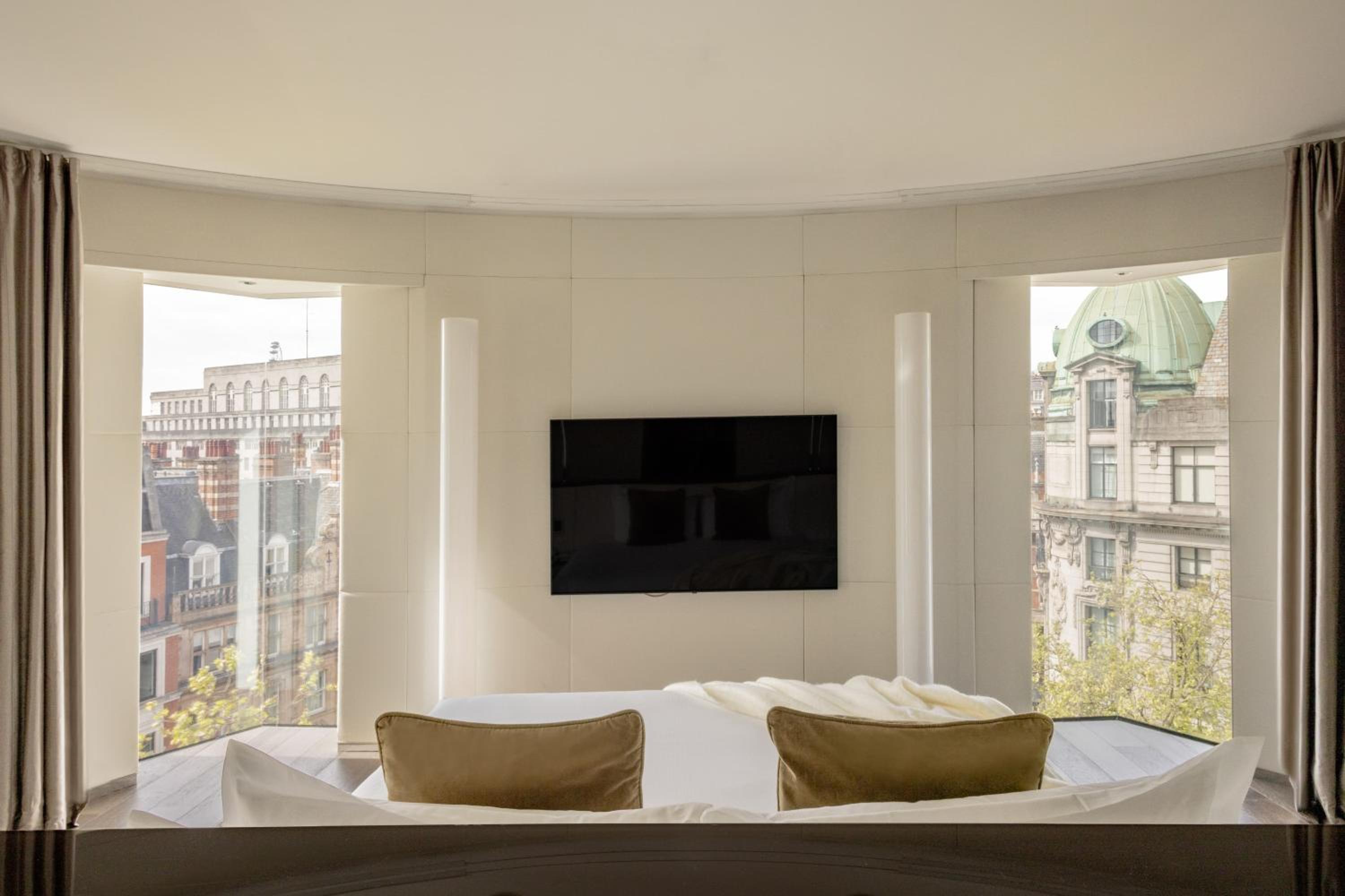 2 Bedrooms, Beyond Me, London, 2 Queen Beds, Terrace View، Me London Hotel 2/5