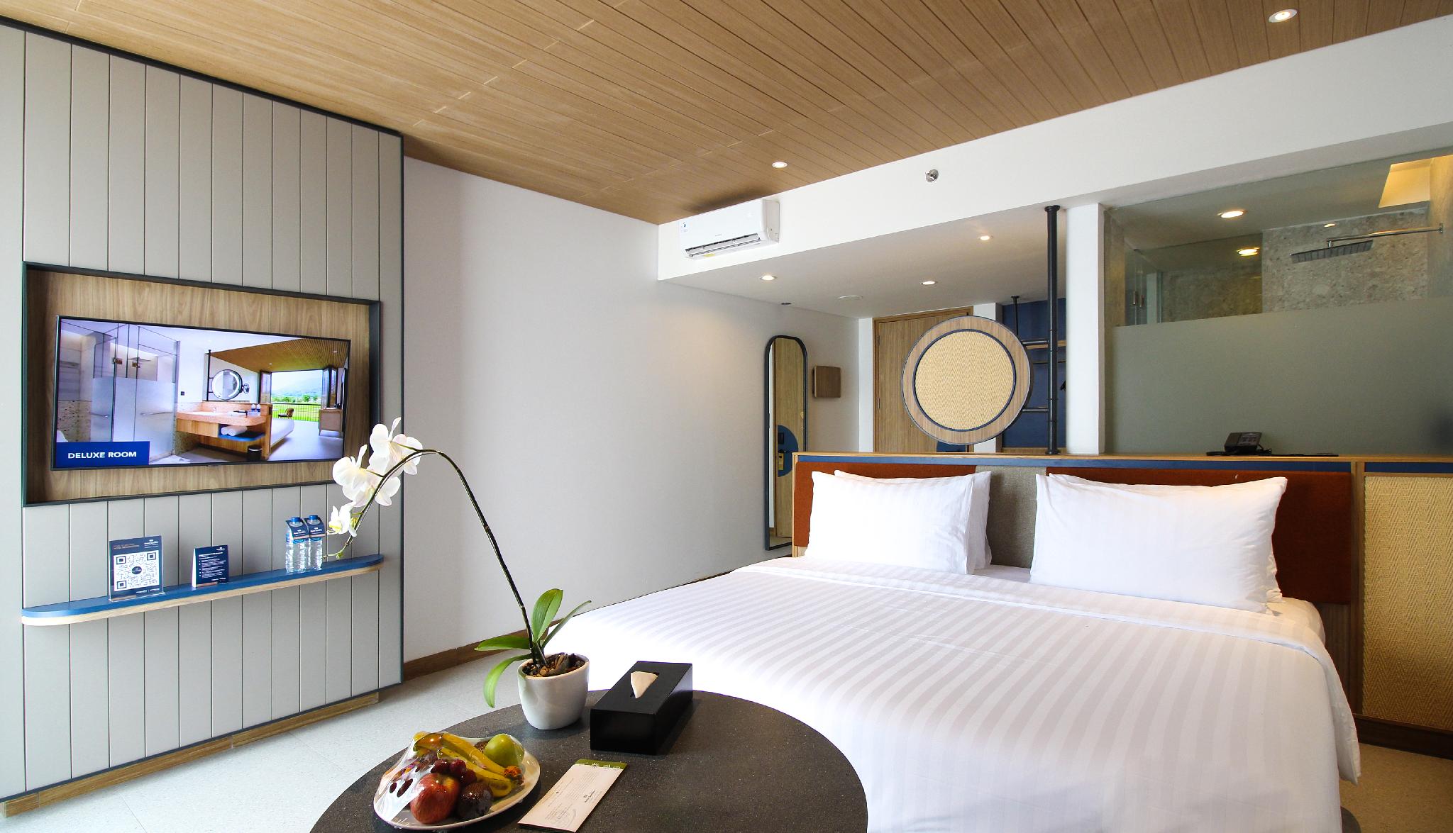 Deluxe Hollywood Room