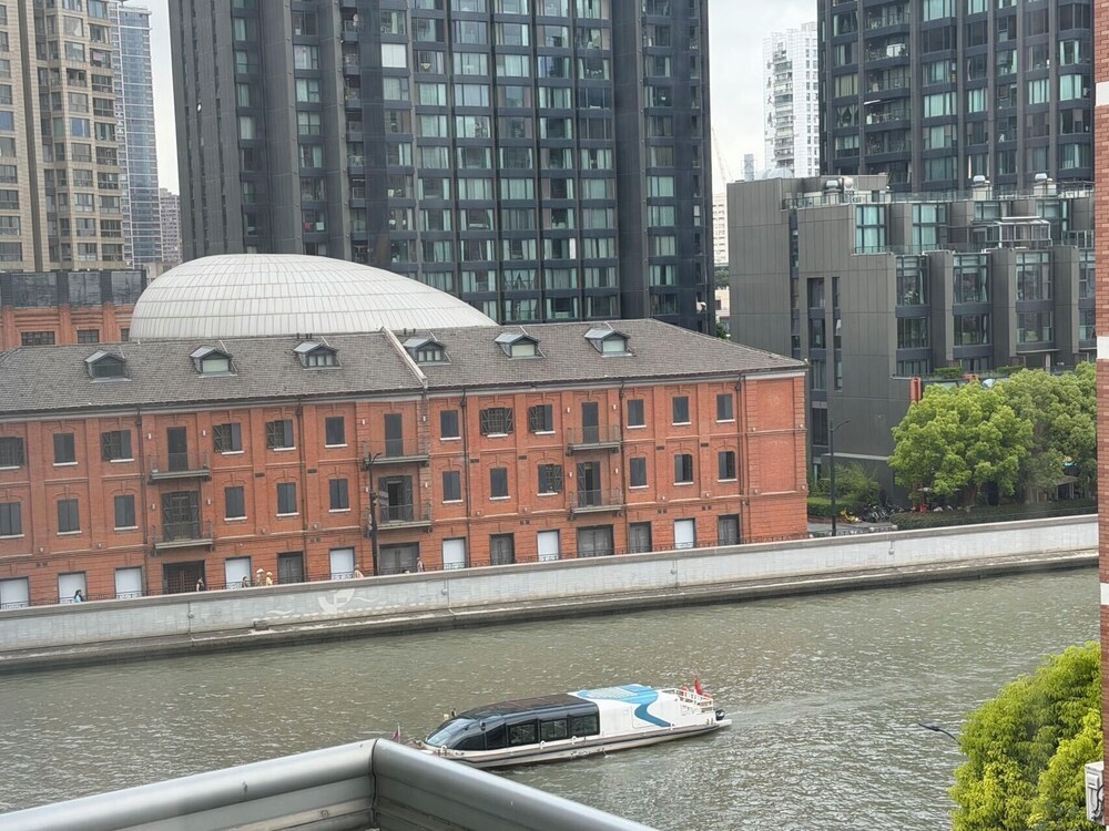 River House Near Peoples Square And The Bund 3/50