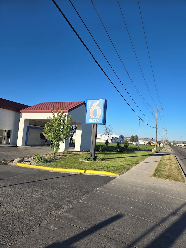 Motel6 Billings, MT - North 46/50