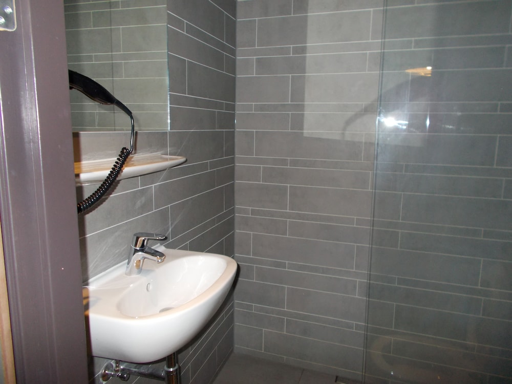 غرفة ثلاثية بثلاثة أسرّة بحمام خاص، Urban City Centre Hostel 4/6