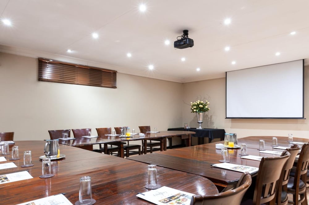 InnJoy Boutique Hotel 40/50