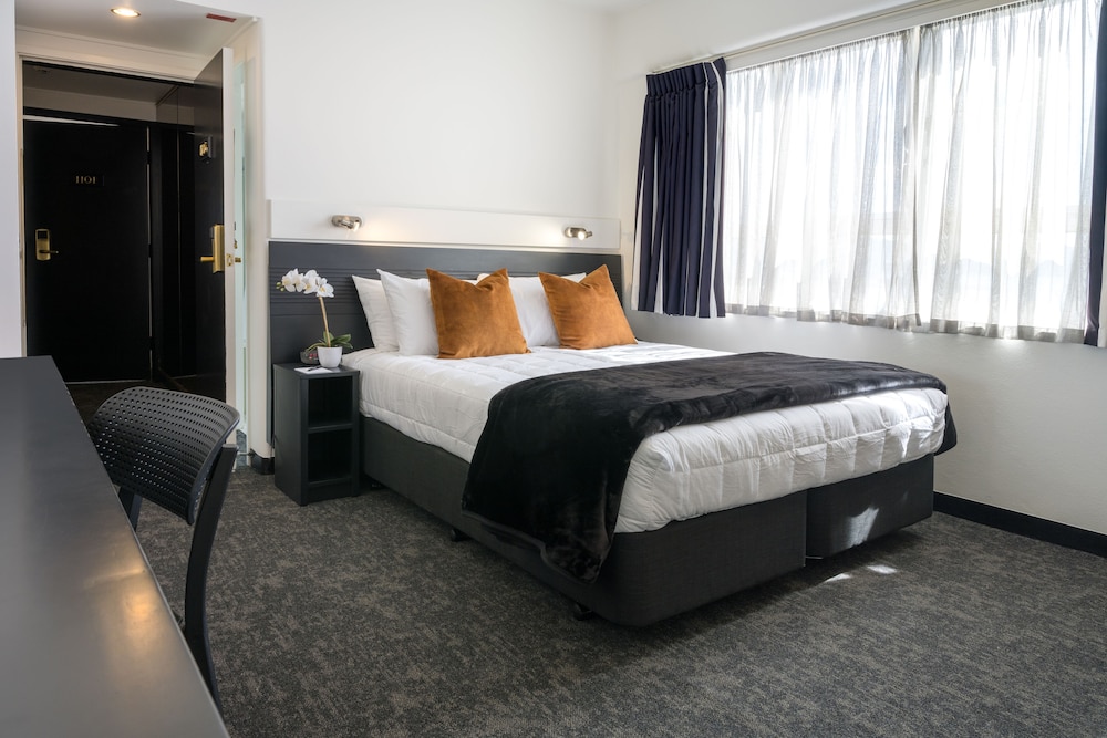 Bay Plaza Hotel 14/40