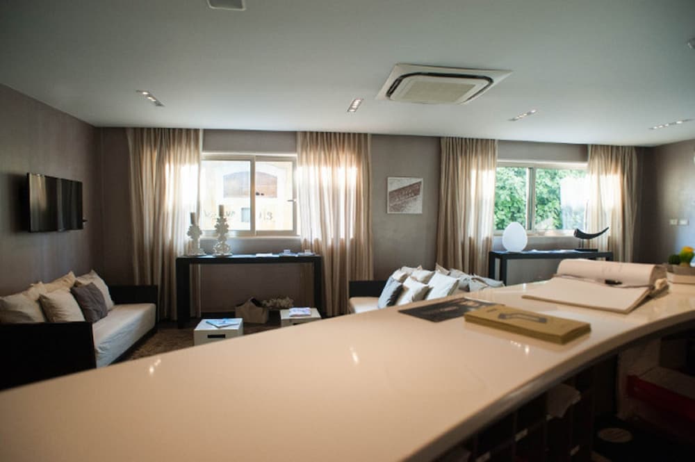 Ferro Hotel 23/33