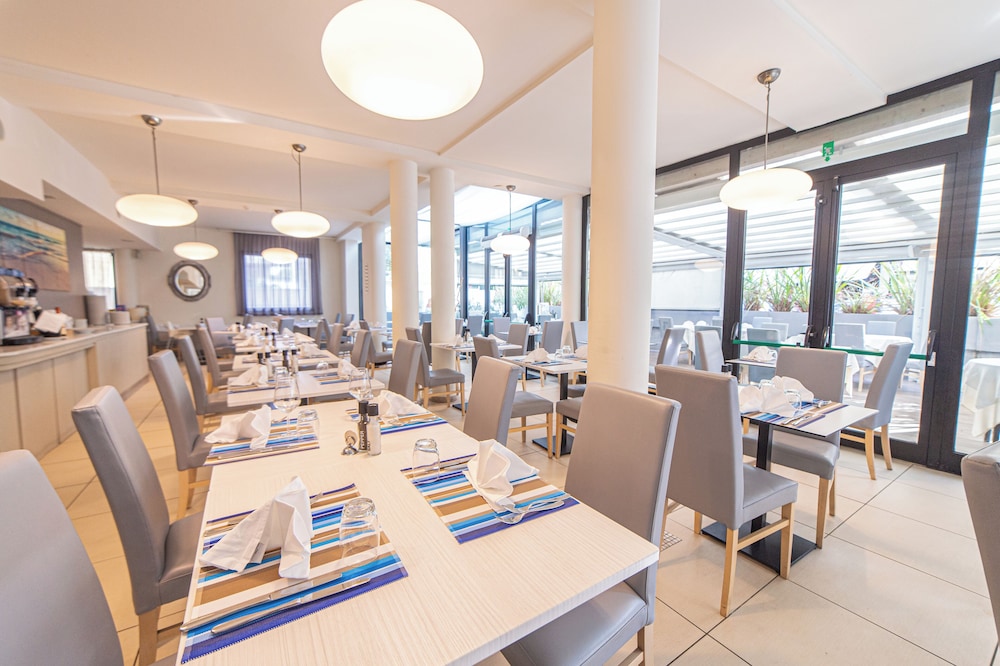 Ferretti Beach Hotel 55/65