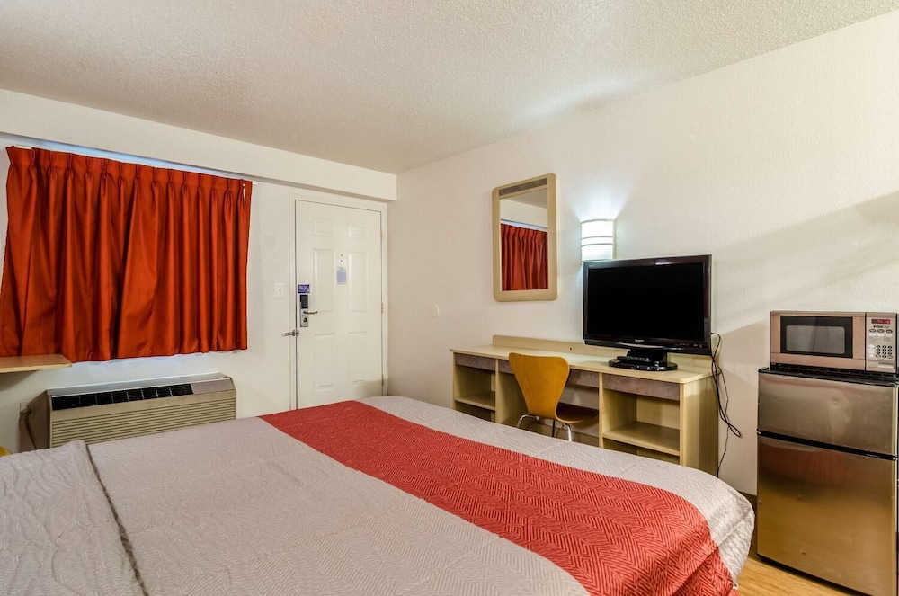 Motel6 Warren, MI - Detroit East 15/54