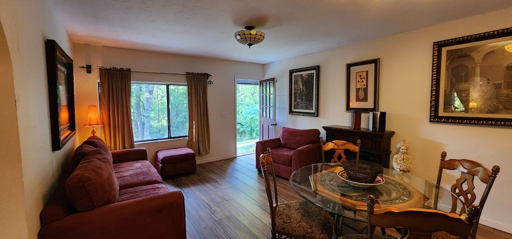 Lily Creek Lodge 44/68