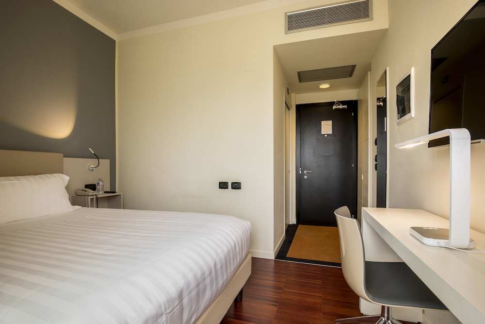 43 Station Hotel 23/61
