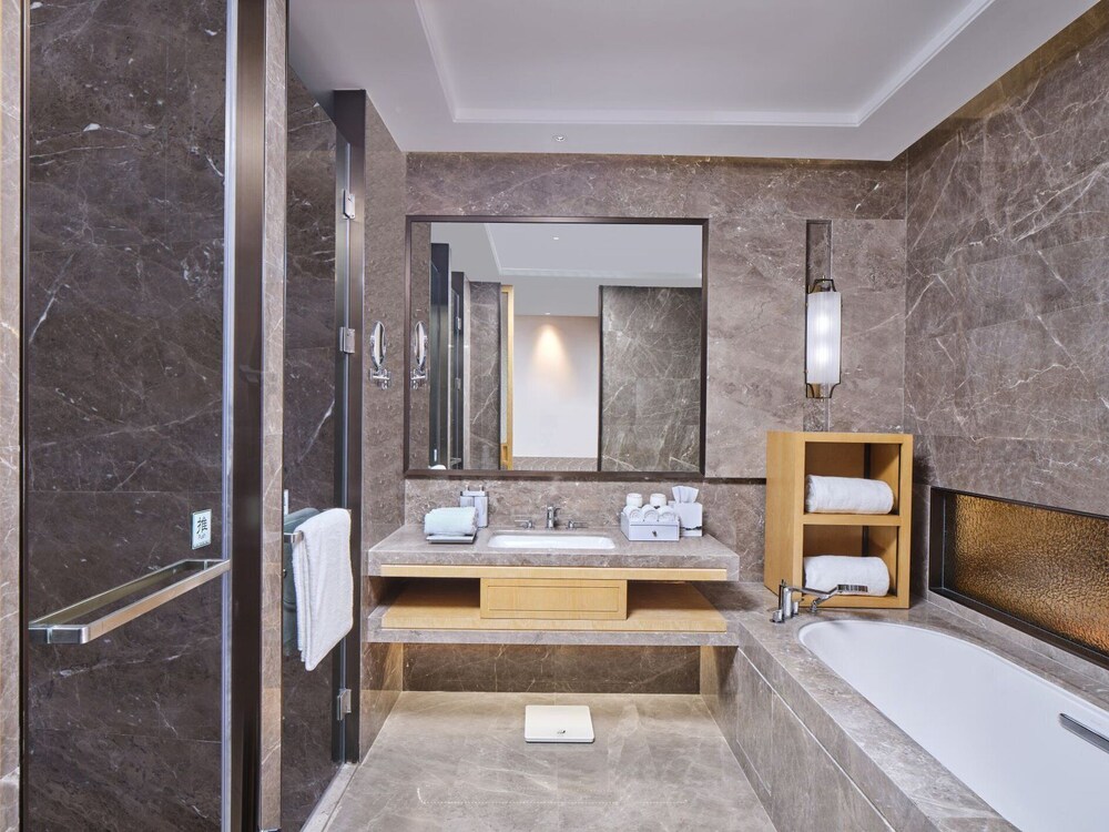 Hualuxe Suzhou Bay Hot Spring Resort 26/72