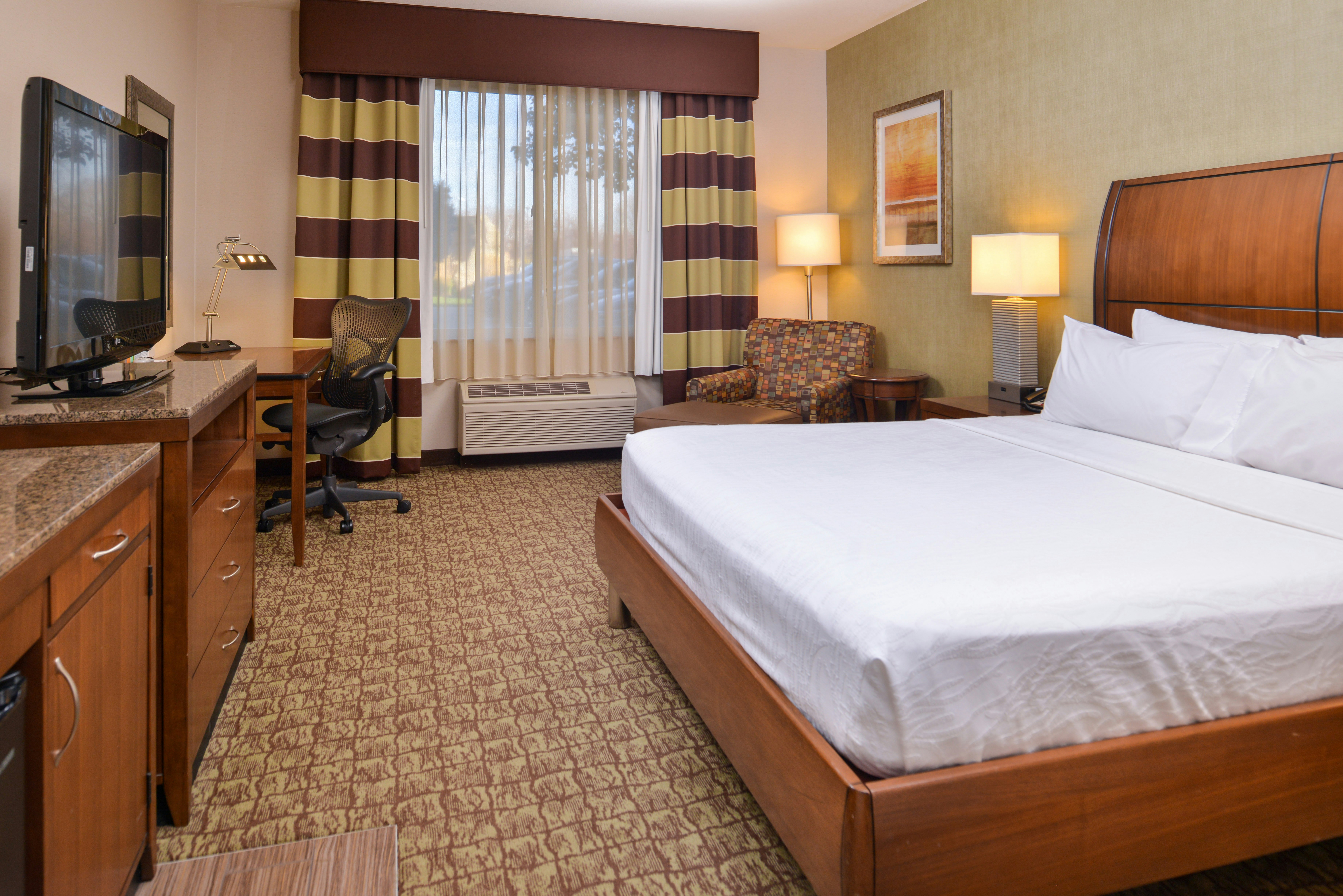 ROOM, KING BED, ACCESSIBLE