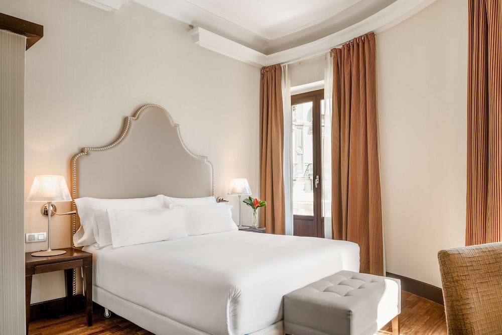 غرفة بريميوم بسرير كينج بإطلالة، Nh Collection Granada Victoria 5/10