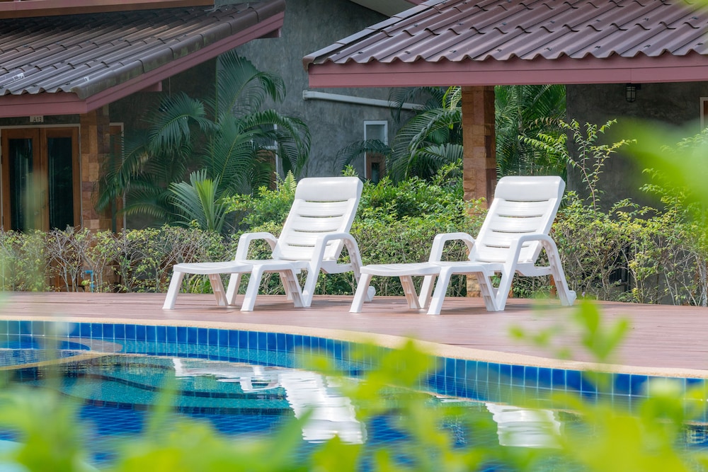 Sea Far Resort 7/72