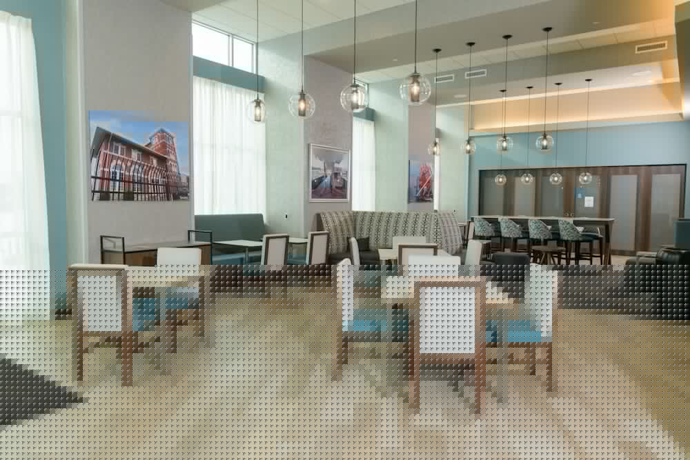 Hampton Inn & Suites Erie Bayfront 52/54