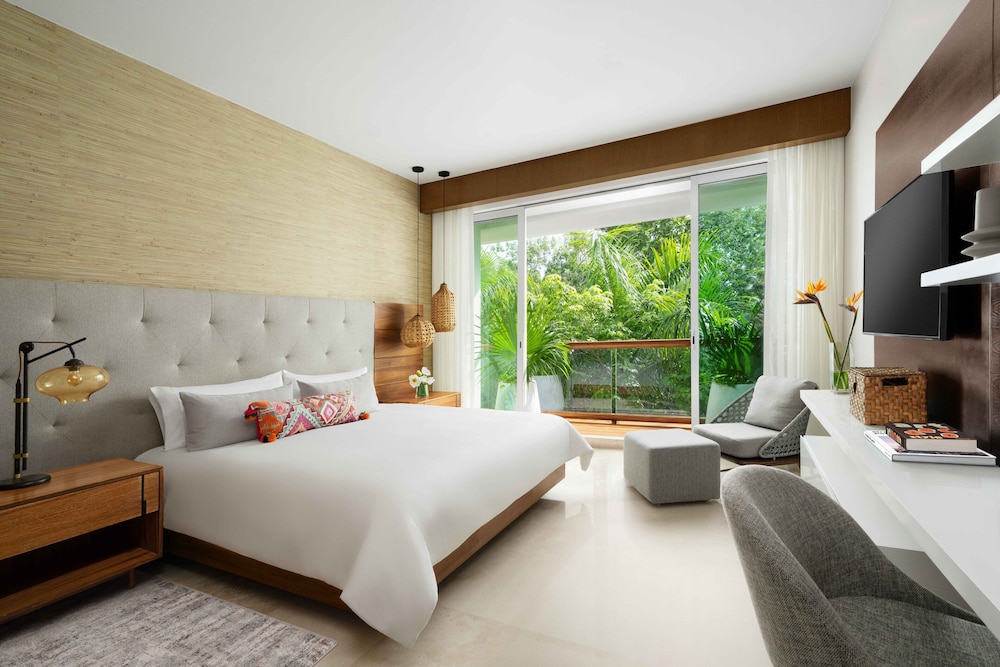 1 BEDROOM, SUITE