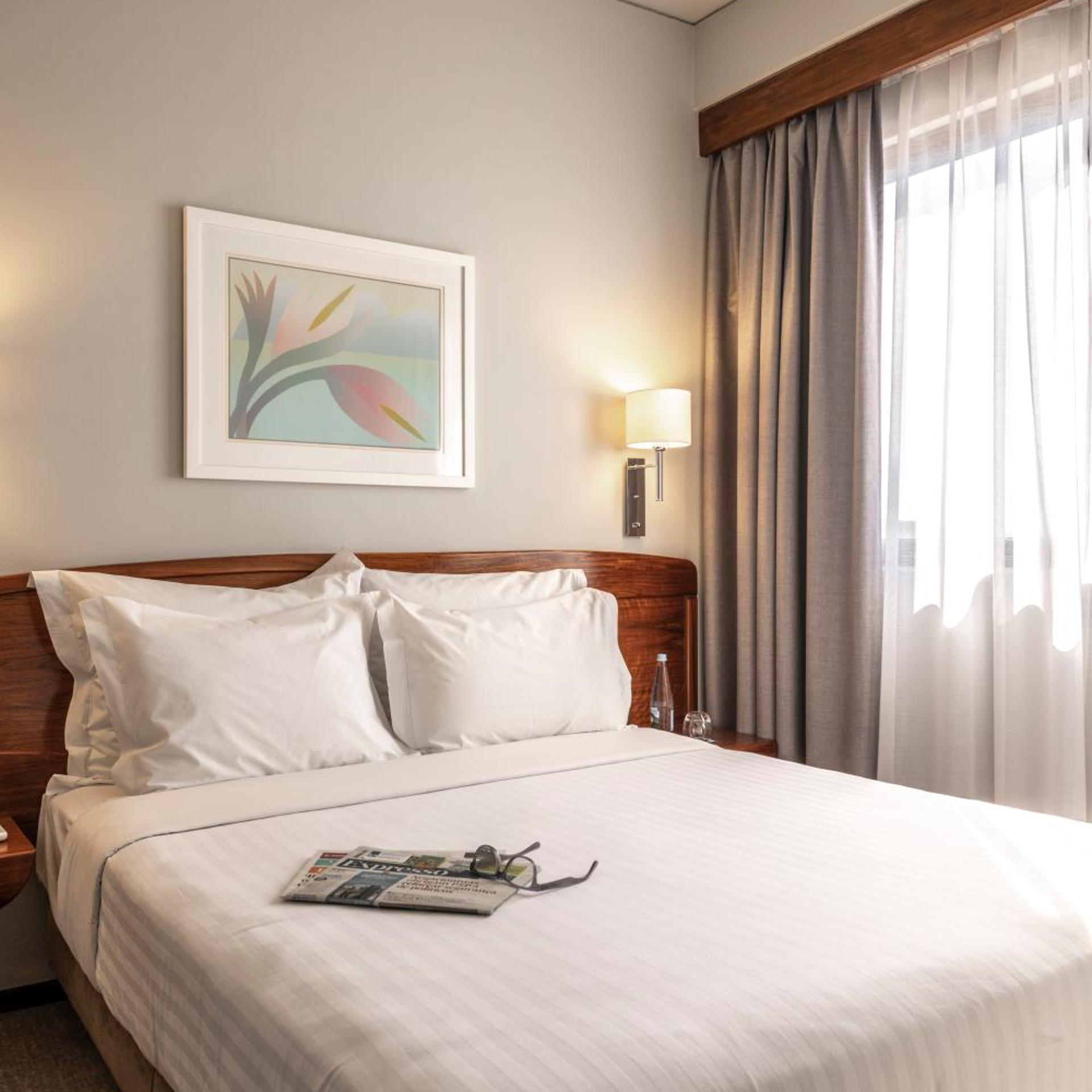 ROOM, SINGLE