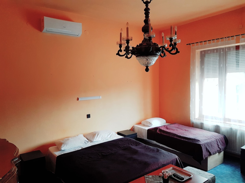 Attila Hotel 33/60